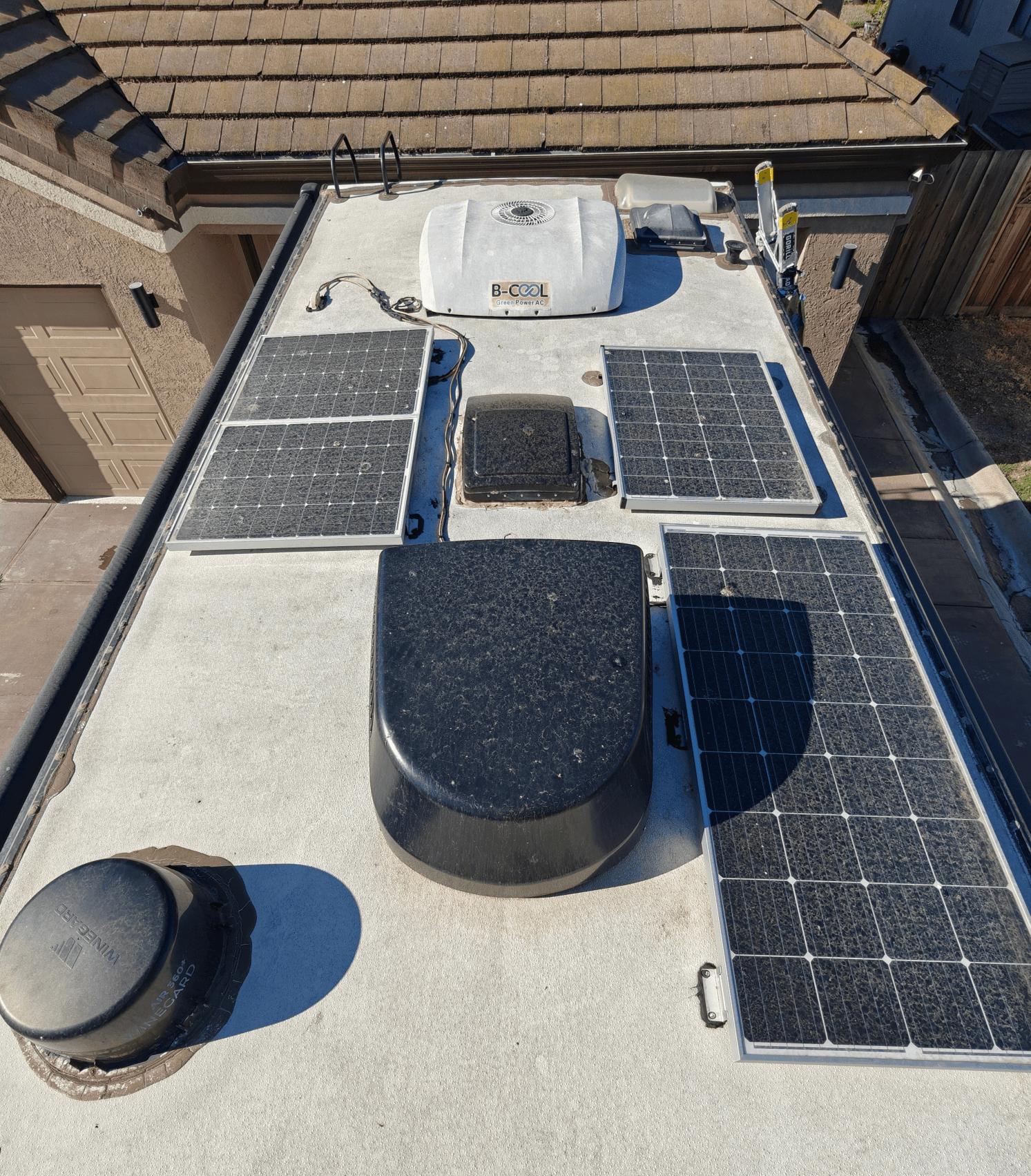 RV roof before maintenance service
